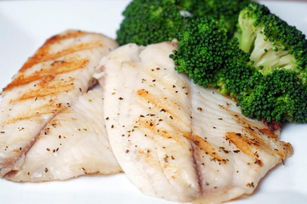 Pečená nebo vařená ryba je vydatným pokrmem na dietním menu Usámy Hamdiyho