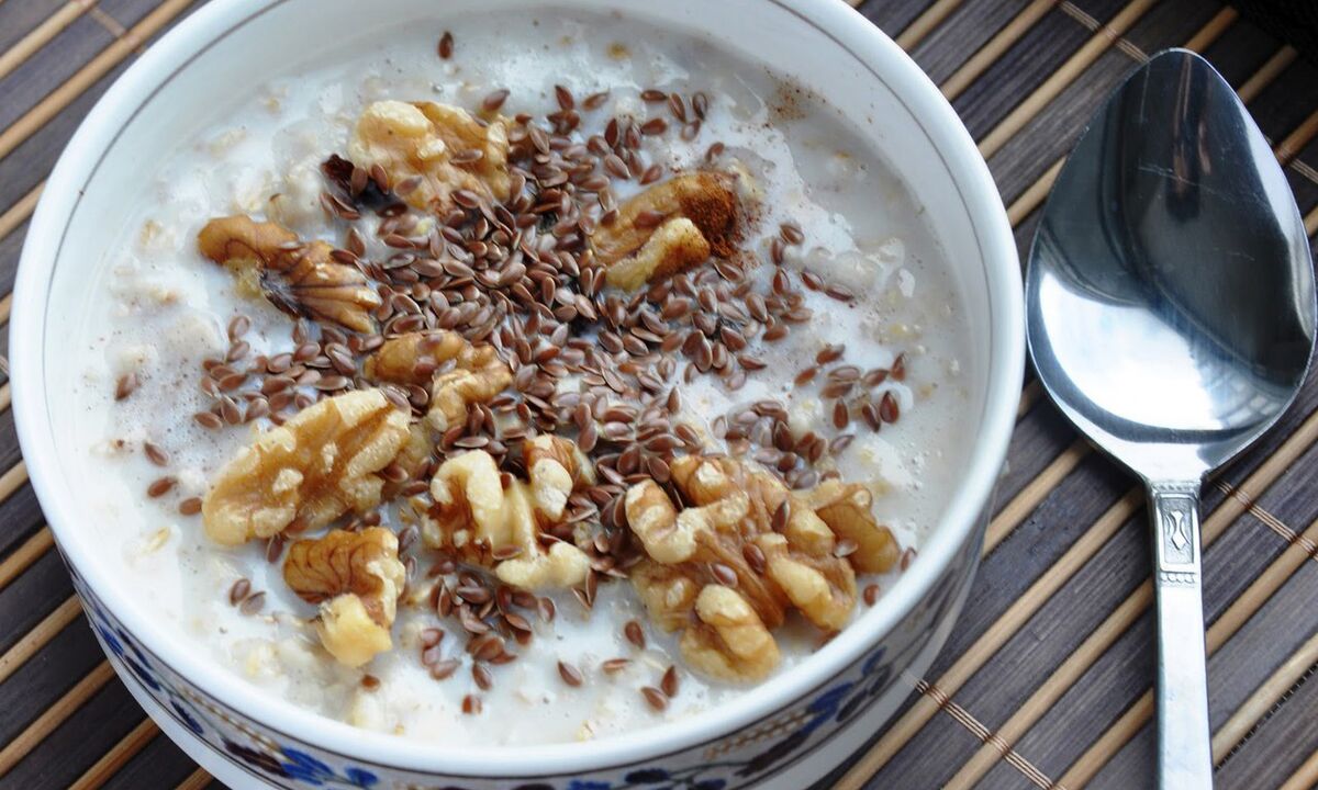 Lněná kaše s mlékem – zdravá snídaně v jídelníčku těch, kteří hubnou