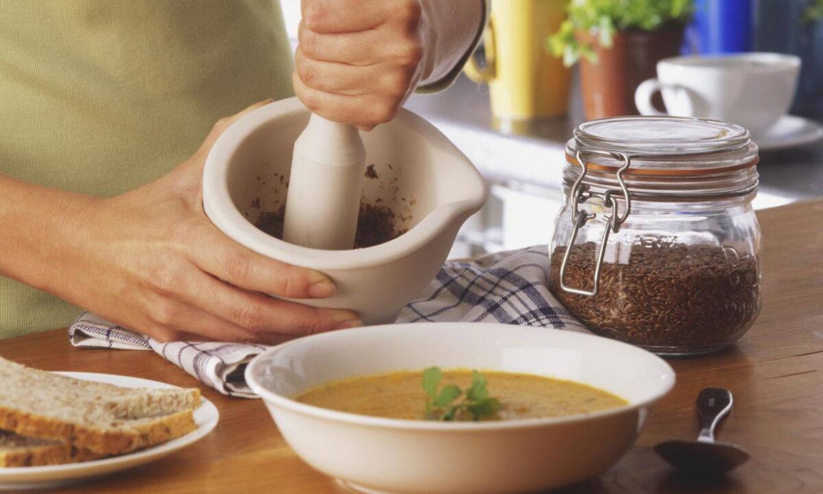 Přidání lněného semínka do polévky pro dobrou funkci střev
