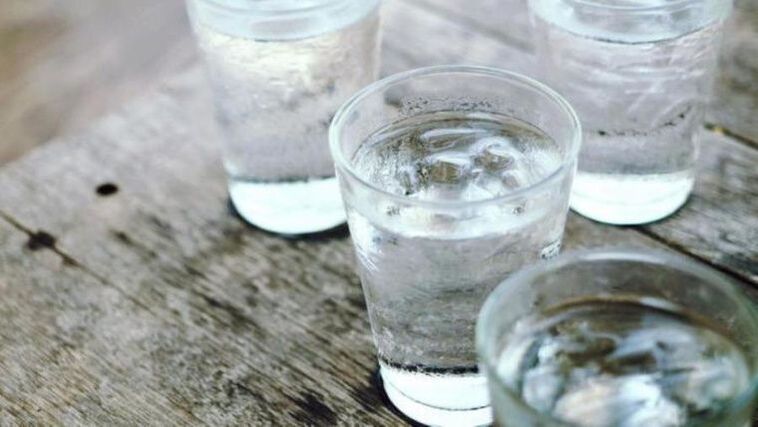 Při používání diuretik pro hubnutí musíte pít hodně vody. 